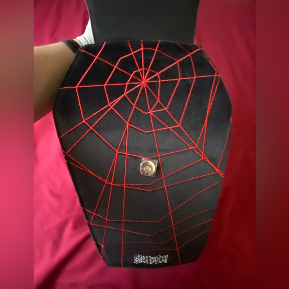 SCOOBY DOO’S THE HEX GIRLS COFFIN SHAPED MINI BACKPACK - Picture 11 of 13